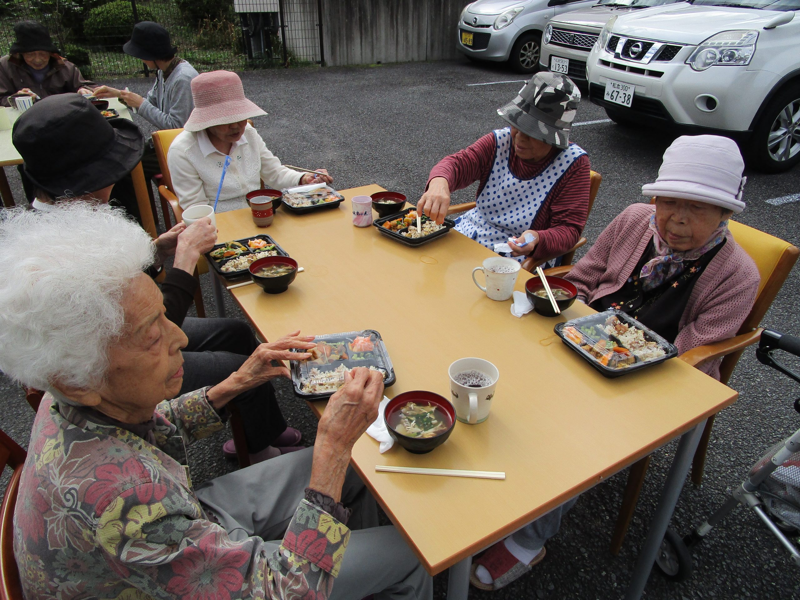 空きの味覚祭と花植え